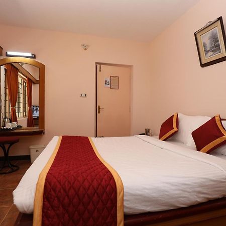 Hotel Silver Oak Уті Екстер'єр фото