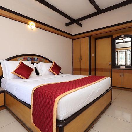 Hotel Silver Oak Уті Екстер'єр фото