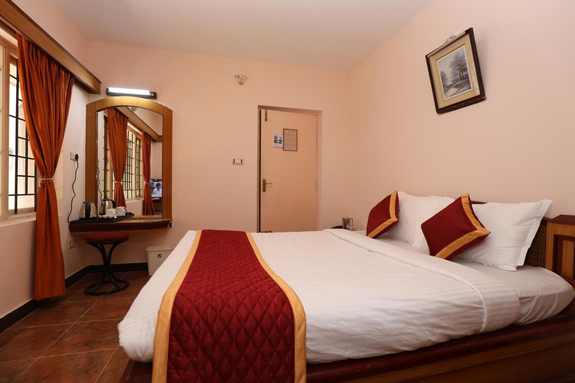 Hotel Silver Oak Уті Екстер'єр фото