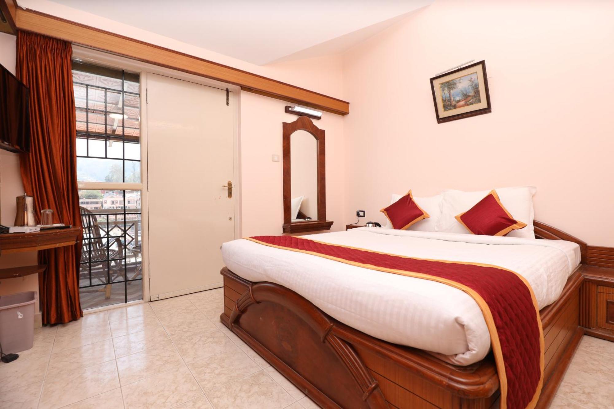 Hotel Silver Oak Уті Екстер'єр фото