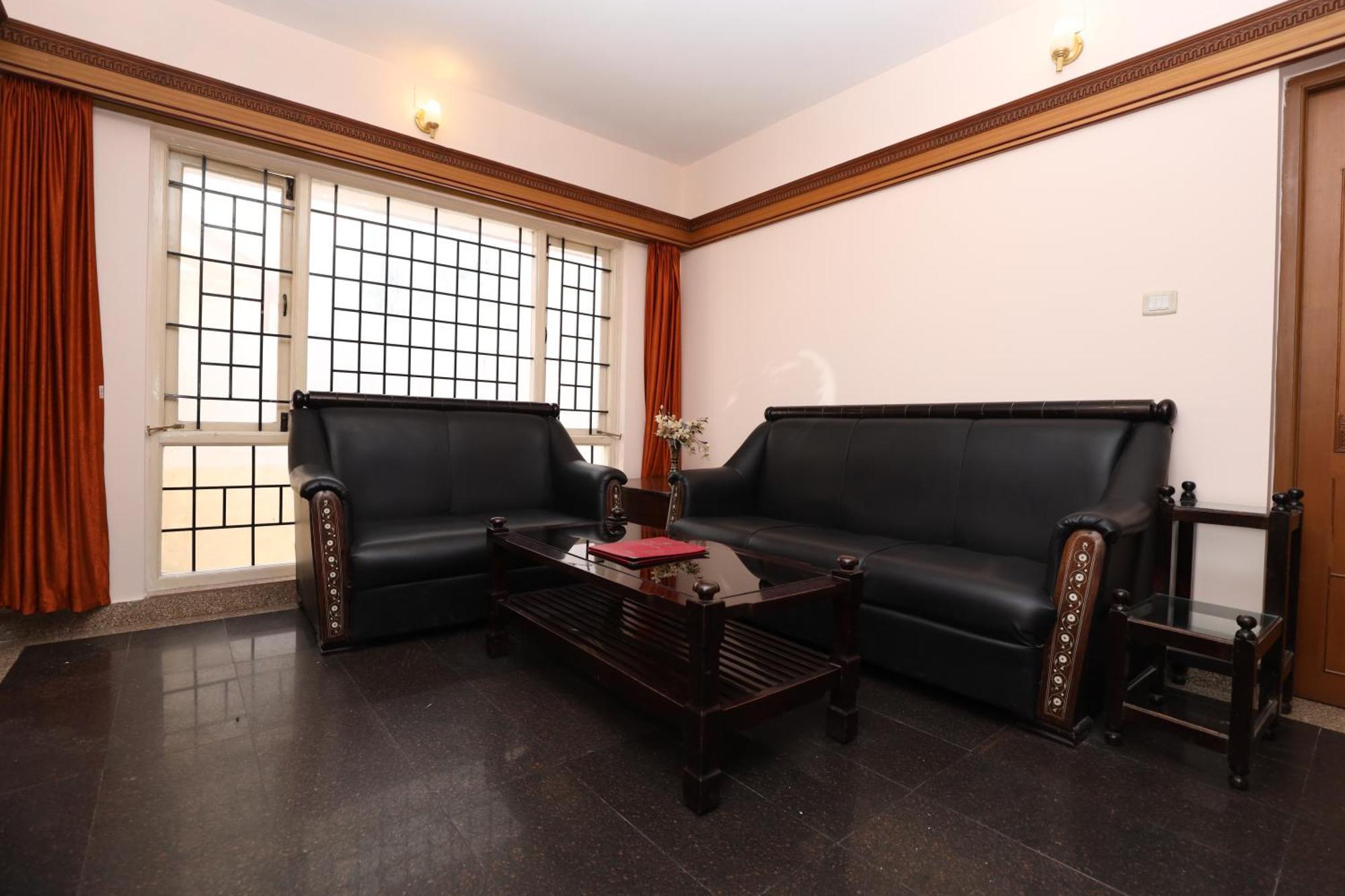 Hotel Silver Oak Уті Екстер'єр фото
