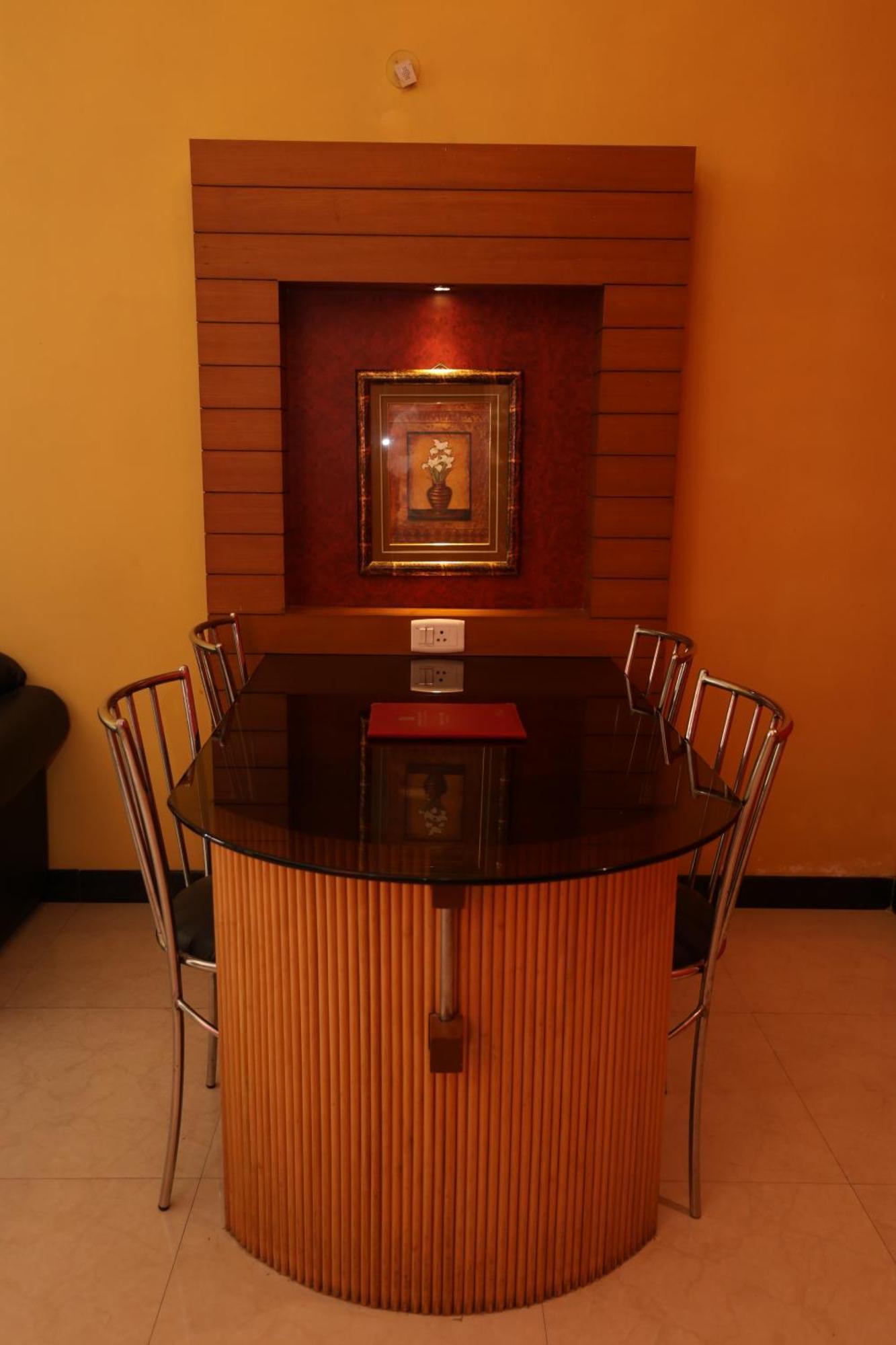 Hotel Silver Oak Уті Екстер'єр фото