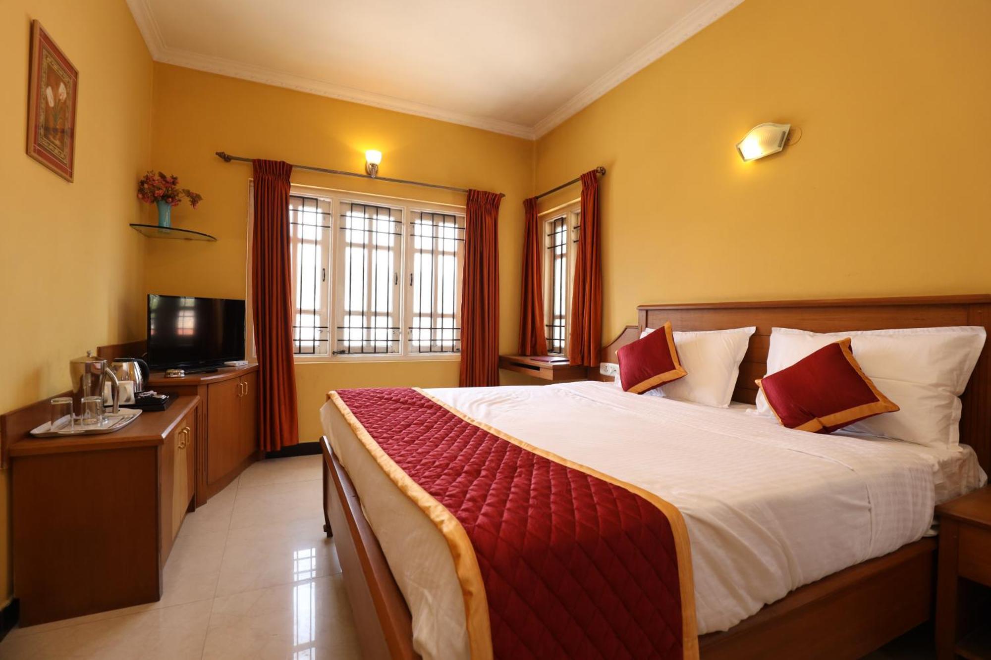 Hotel Silver Oak Уті Екстер'єр фото