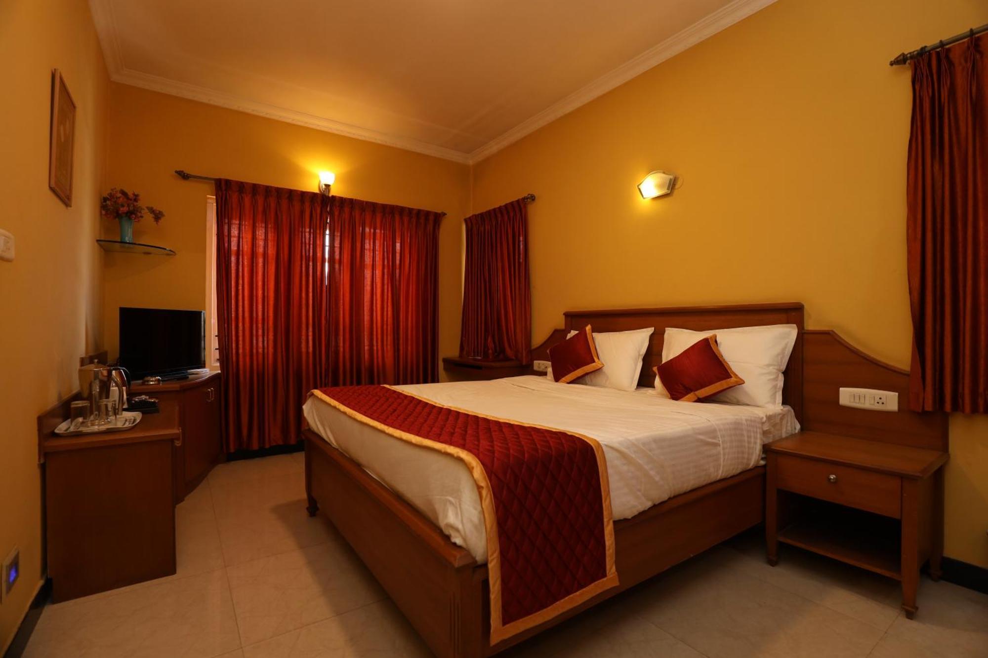 Hotel Silver Oak Уті Екстер'єр фото