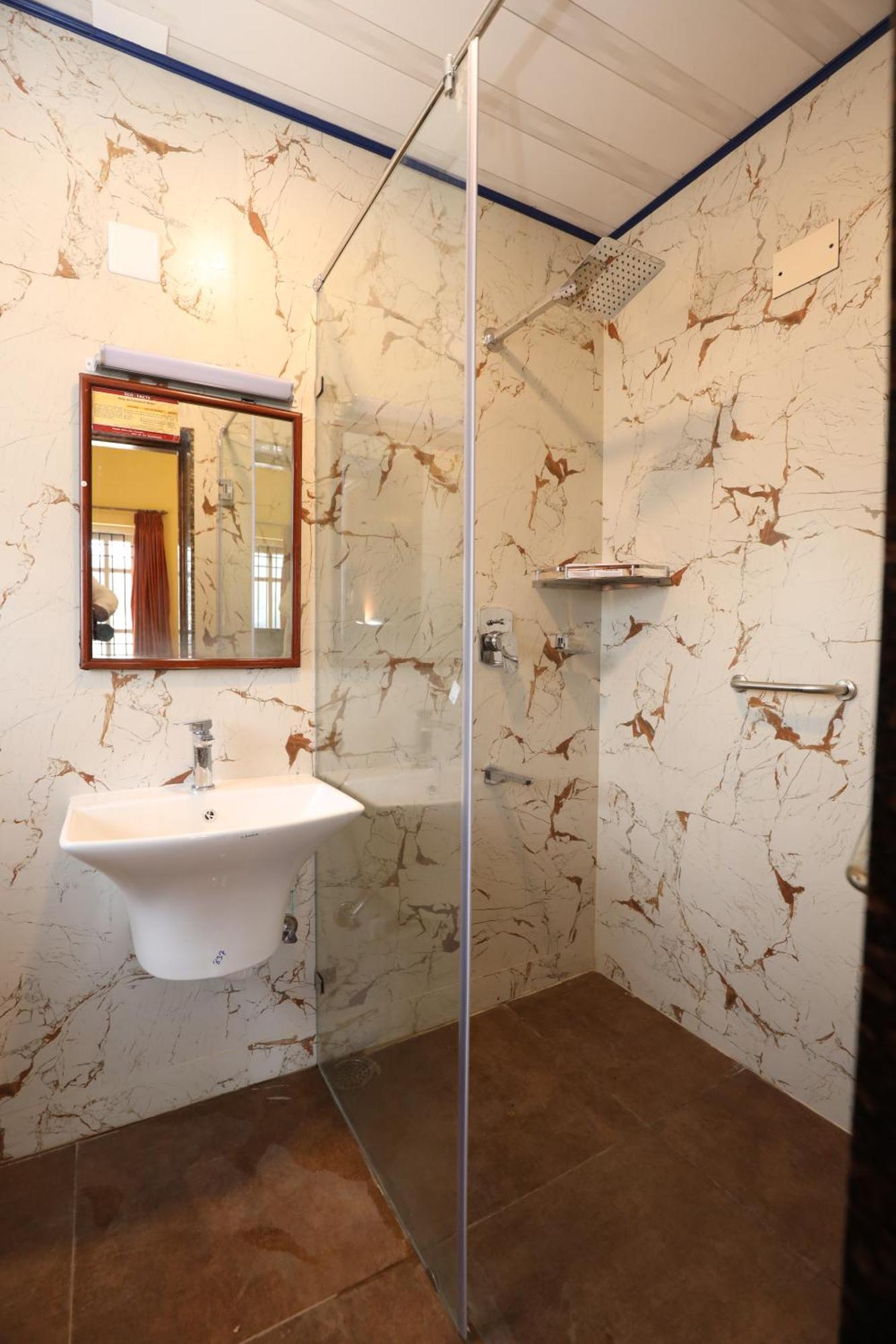 Hotel Silver Oak Уті Екстер'єр фото