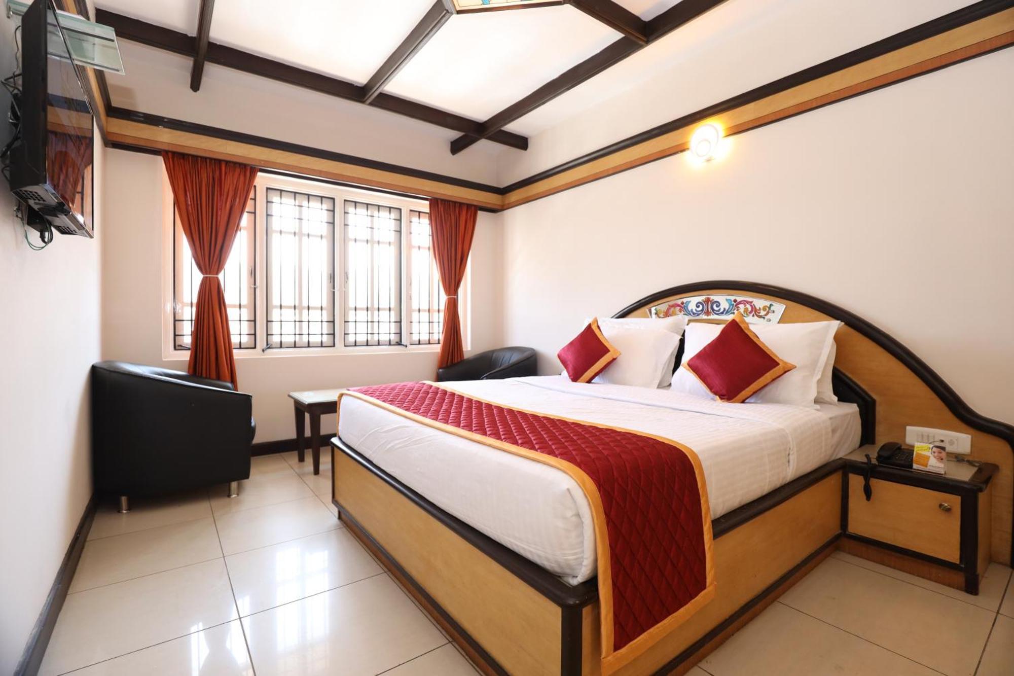 Hotel Silver Oak Уті Екстер'єр фото