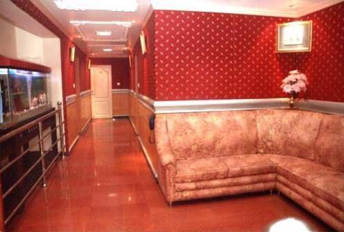 Hotel Silver Oak Уті Екстер'єр фото