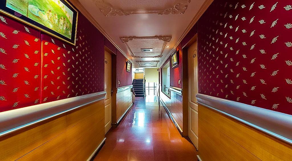 Hotel Silver Oak Уті Екстер'єр фото