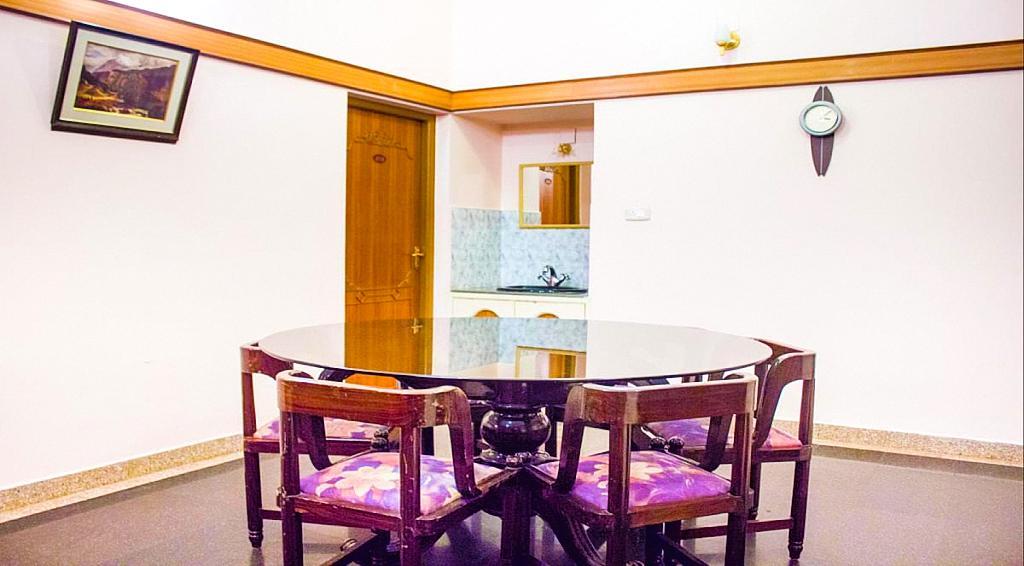 Hotel Silver Oak Уті Екстер'єр фото