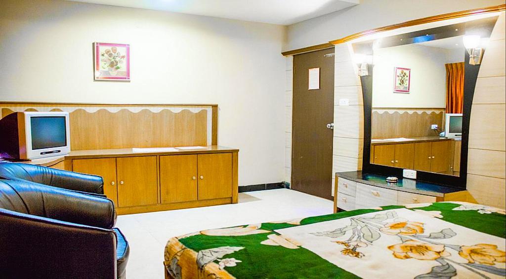 Hotel Silver Oak Уті Екстер'єр фото