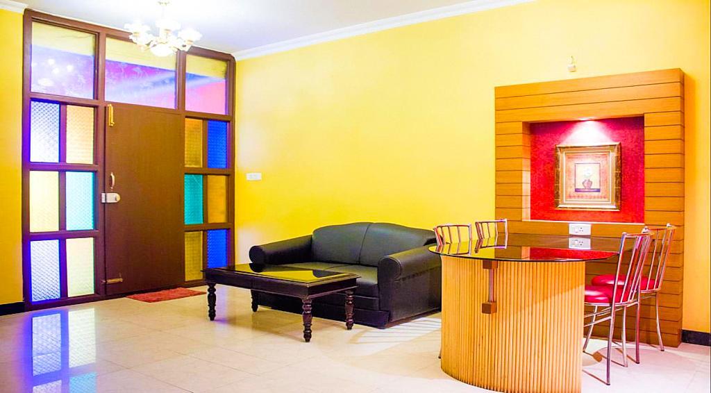 Hotel Silver Oak Уті Екстер'єр фото