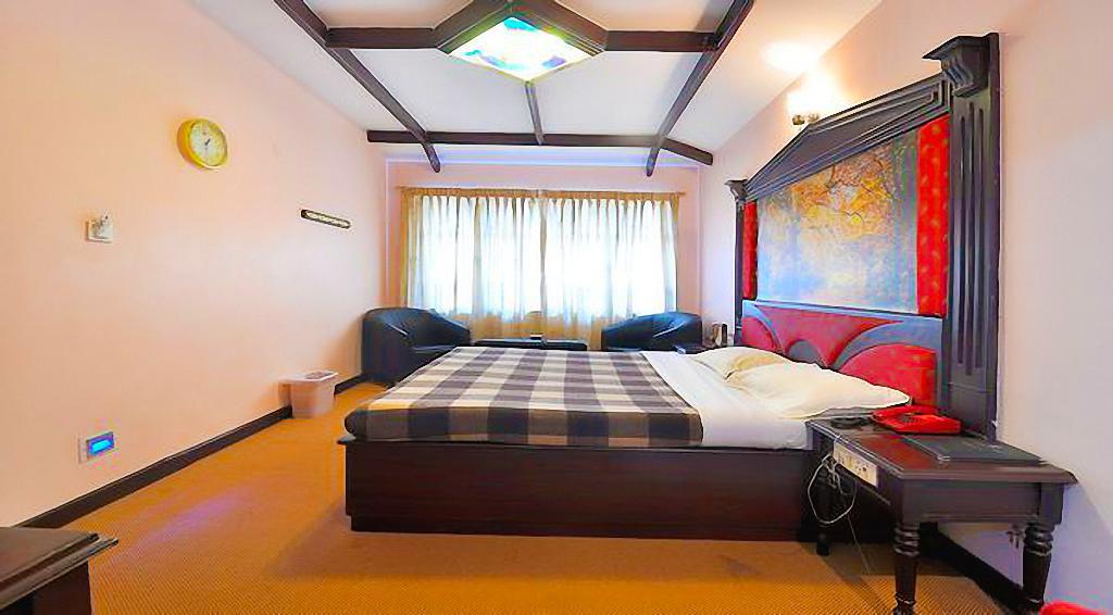 Hotel Silver Oak Уті Екстер'єр фото