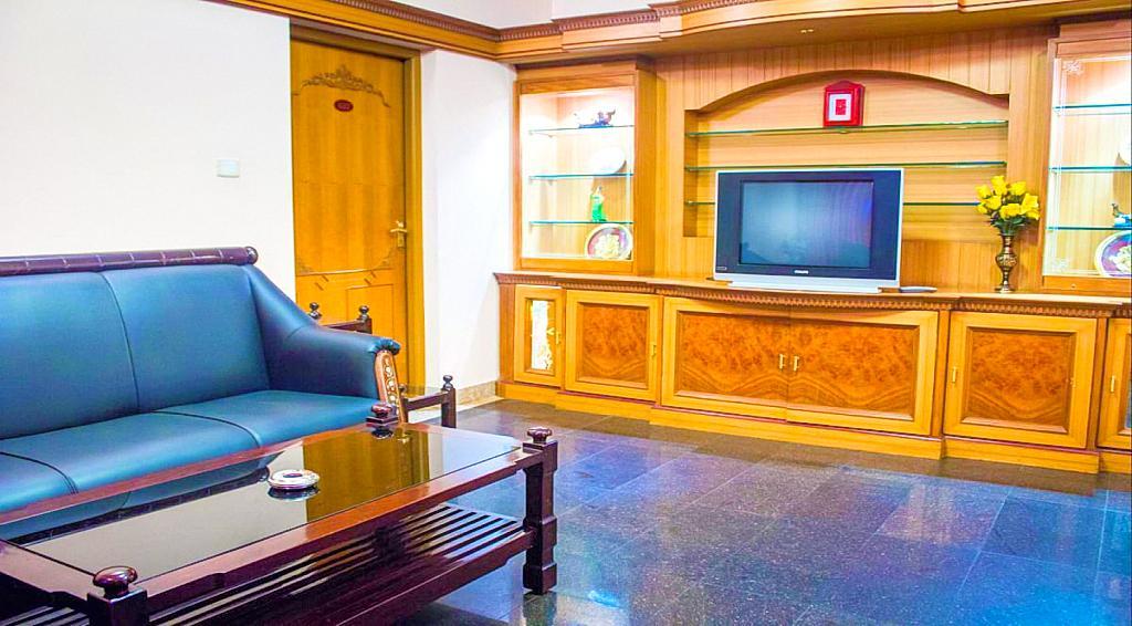 Hotel Silver Oak Уті Екстер'єр фото