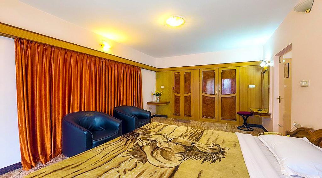 Hotel Silver Oak Уті Екстер'єр фото