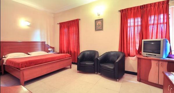 Hotel Silver Oak Уті Екстер'єр фото